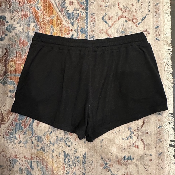 Vuori Black Women's Halo Performance Shorts - Picture 5 of 5